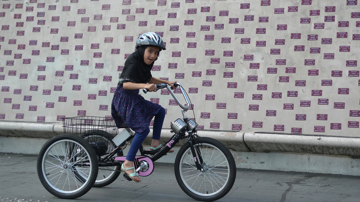 TrikeAction6Girl_w